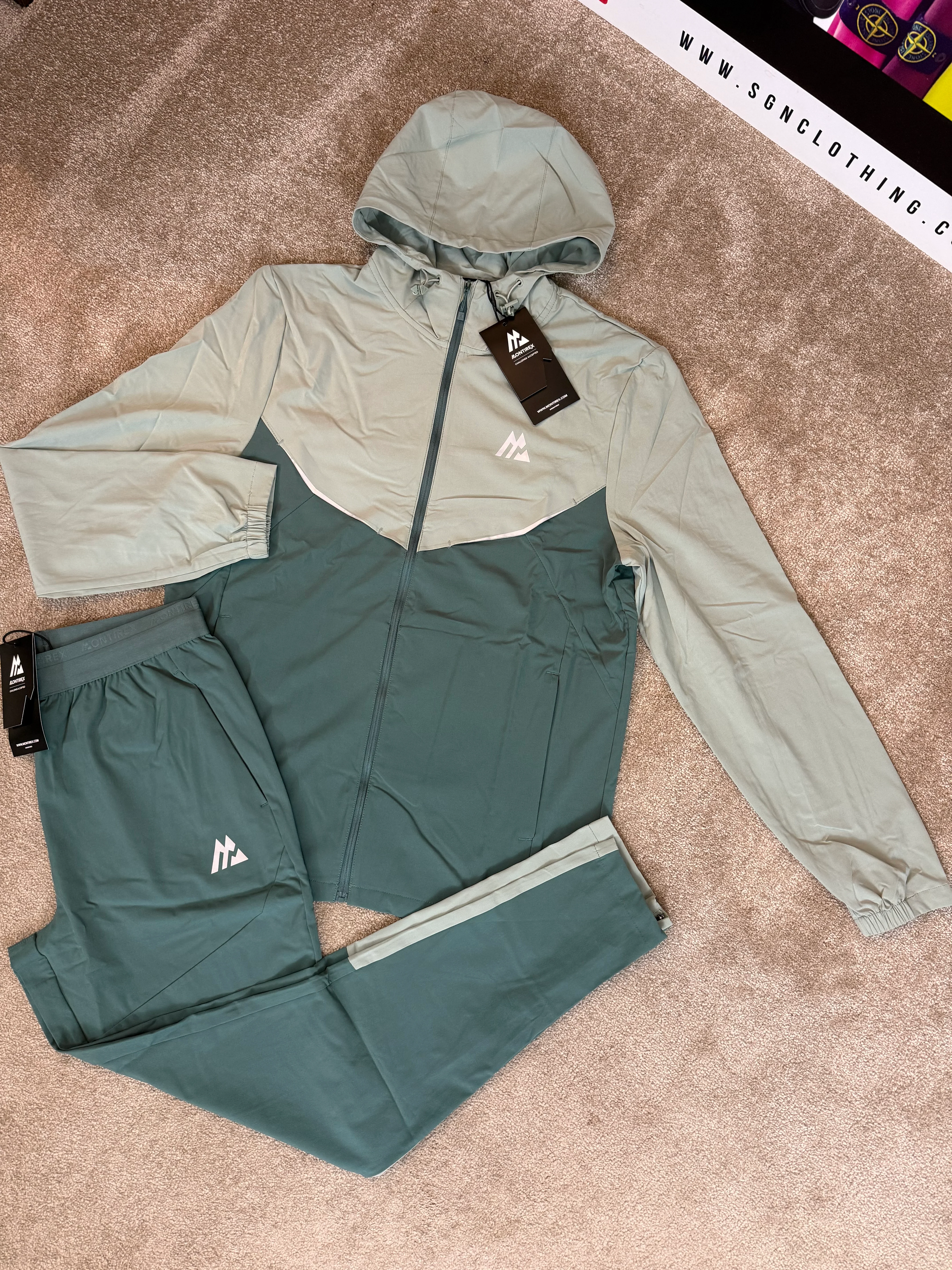 SPORTSWEAR
