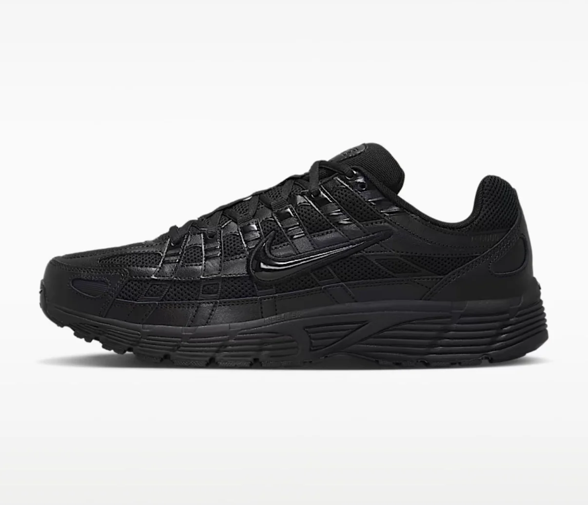 NIKE TRAINERS